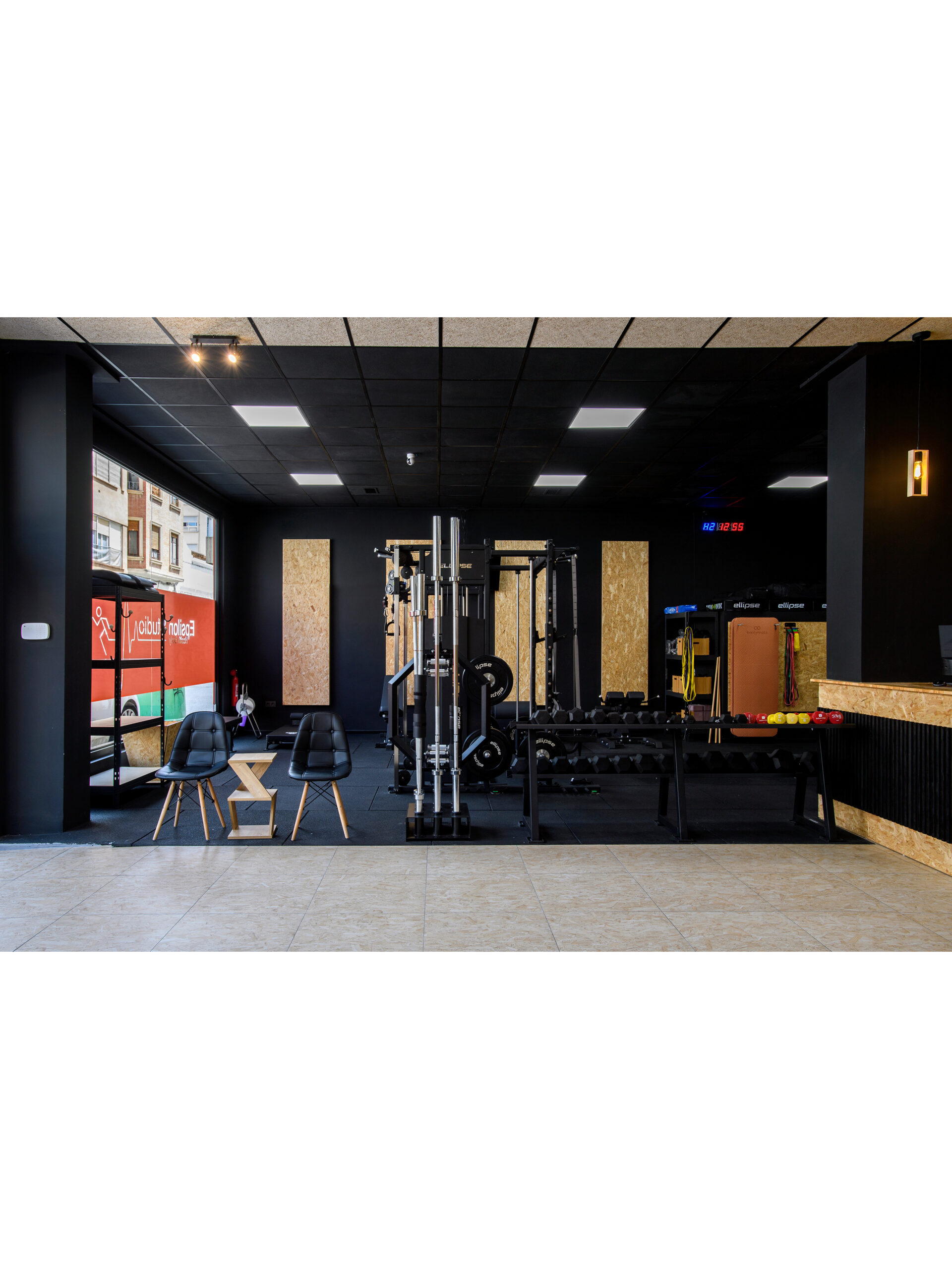 Área de entrenamiento con máquinas